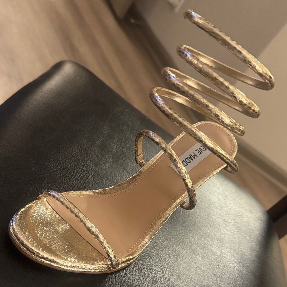 🔥STEVE MADDEN
Exotica Sandal In Gold Snake Brand New Size 7.5🔥 - Picture 4 of 16